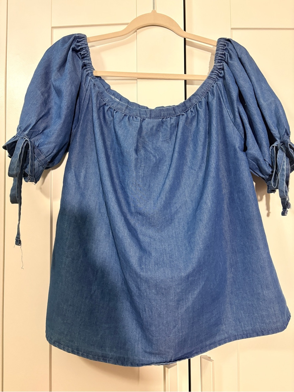 Alex & Parker Denim Blue Off-Shoulder Puff Sleeve Top medium